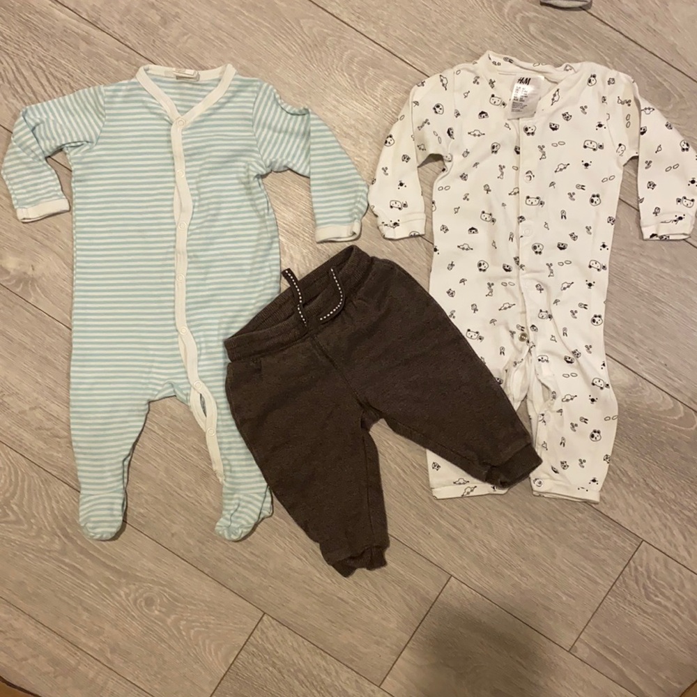 H&M baby lot-size 2-4 mo. 2 onesies and pants